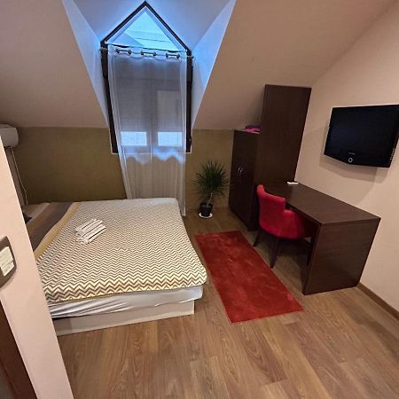 Benvenuti Apartments سيتينيي المظهر الخارجي الصورة